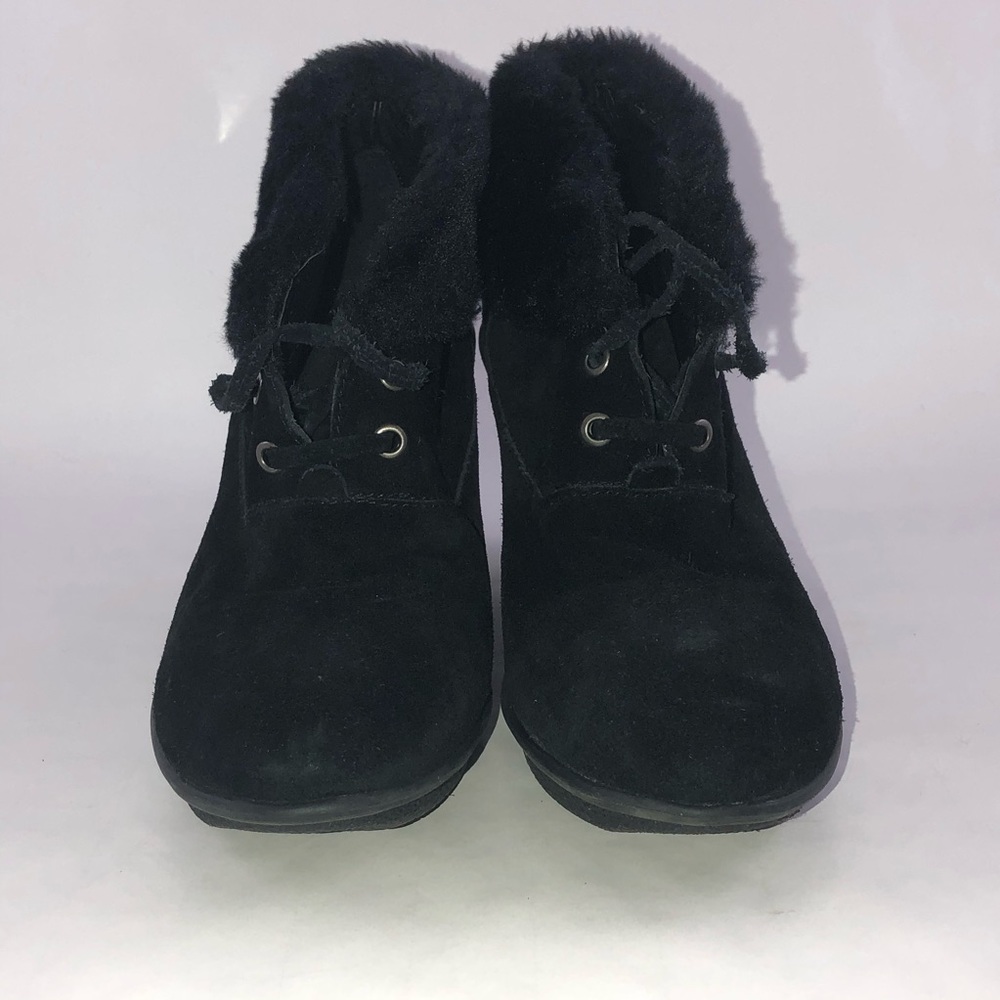 B Makowsky Nellie Black Suede Oxford Wedge Booties
